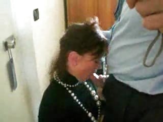 نوزاد در زمان یک سواری مجانی به دختر پسر سکسی